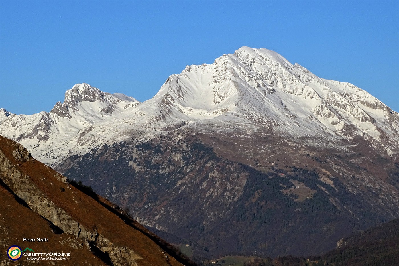 64 Pizzo Arera e Corna Piana verso il calar del sole.JPG -                                